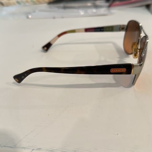 Coach sunglasses - Picture 3 of 6